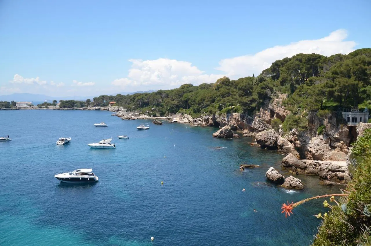 Deux Pieces Climatise Avec Balcon Vieil Antibes Apartment France