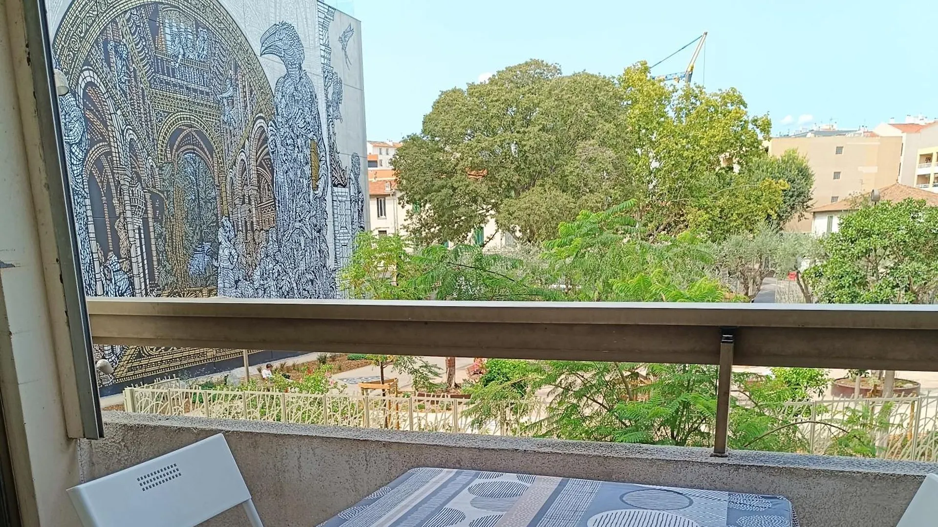 Deux Pieces Climatise Avec Balcon Vieil Antibes contacts